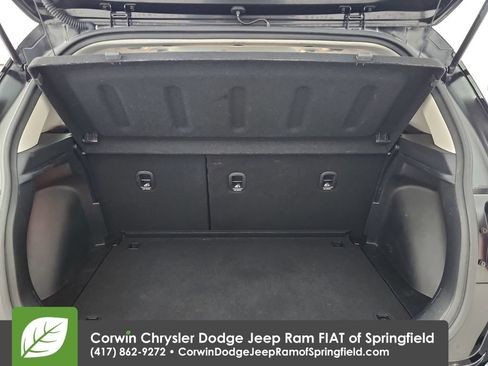 Used 2025 Hyundai Venue SEL FWD image 30