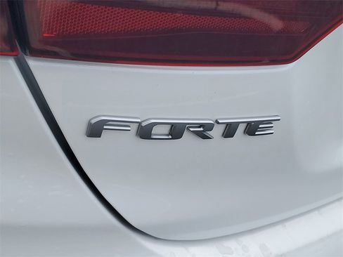 Used 2023 Kia Forte LXS image 27