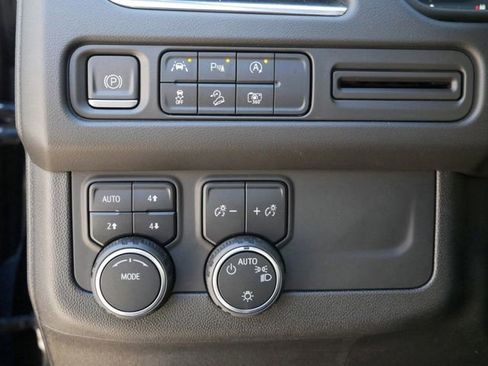 Used 2023 Chevrolet Tahoe Z71 w/ Luxury Package image 18