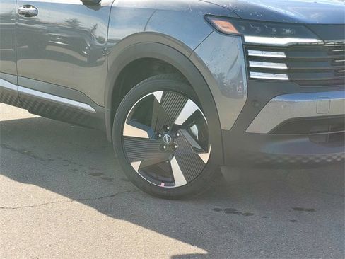 New 2026 Nissan Kicks SR image 2