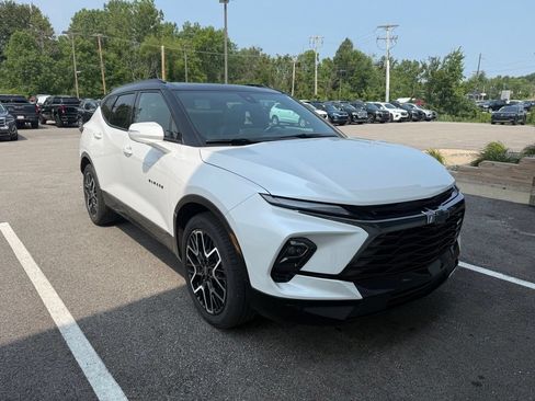 Used 2023 Chevrolet Blazer RS w/ Driver Confidence II Package AWD/4WD image 3
