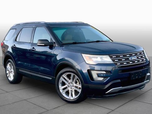 Used 2016 Ford Explorer XLT w/ Equipment Group 202A image 2