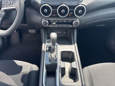Used 2024 Nissan Sentra SV FWD image 11