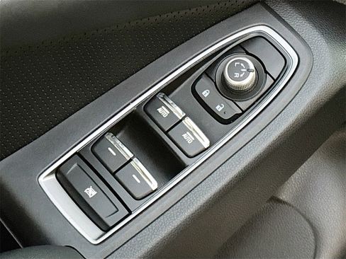 Used 2023 Subaru Ascent Limited image 17