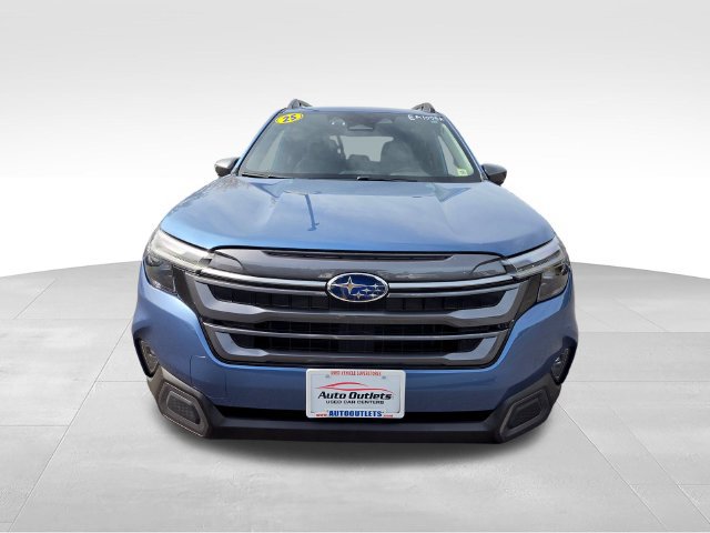 Used 2025 Subaru Forester Limited AWD/4WD image 2