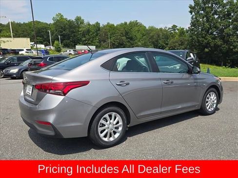 Used 2022 Hyundai Accent SEL FWD image 3