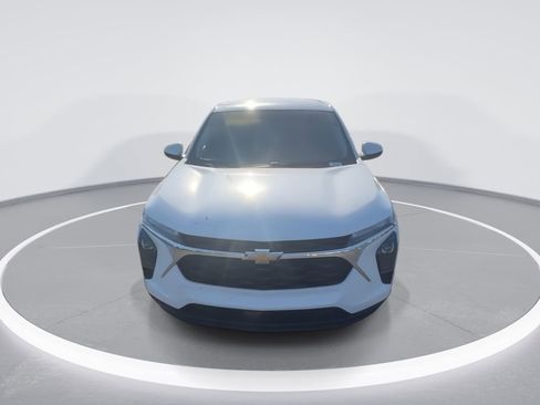 Used 2025 Chevrolet Trax LS w/ LS Convenience Package FWD image 3