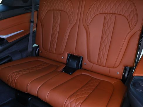 Used 2025 BMW X7 M60i image 24