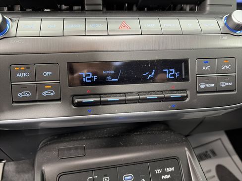 Used 2024 Hyundai Kona Limited AWD/4WD image 25
