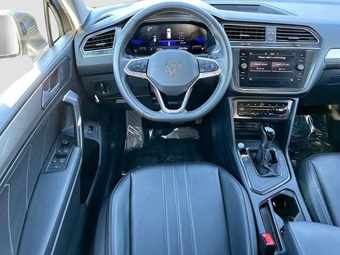 Used 2024 Volkswagen Tiguan SE image 21