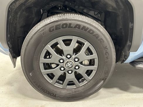 Used 2025 Toyota 4Runner SR5 AWD/4WD image 60