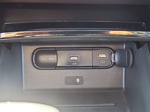 Certified 2022 Kia Telluride SX w/ Towing Package AWD/4WD image 18