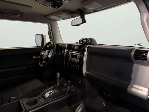 Used 2014 Toyota FJ Cruiser 4WD w/ Convenience Package image 28
