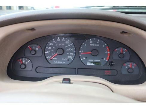 Used 2004 Ford Mustang Convertible RWD image 13
