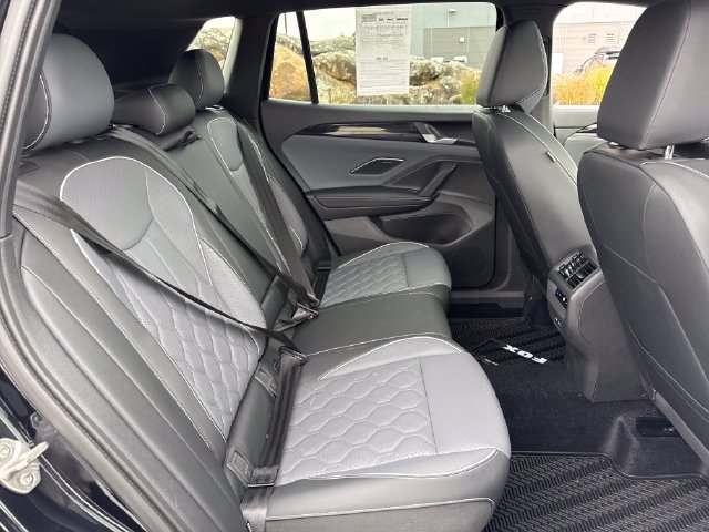 Used 2025 Volkswagen Tiguan SEL R-Line AWD/4WD image 14