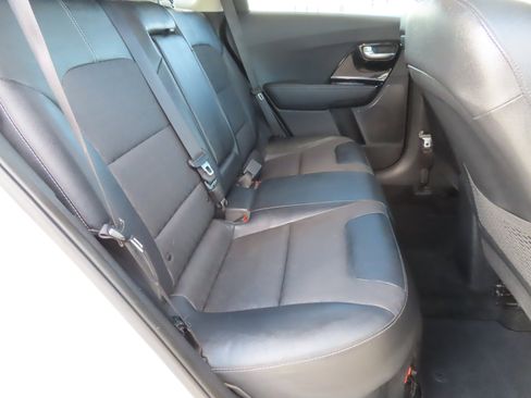 Used 2019 Kia Niro EX image 11