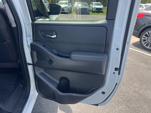 Used 2022 Nissan Frontier SV w/ SV Premium Package image 27