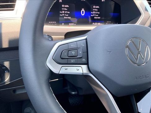Used 2023 Volkswagen Tiguan SE FWD image 13