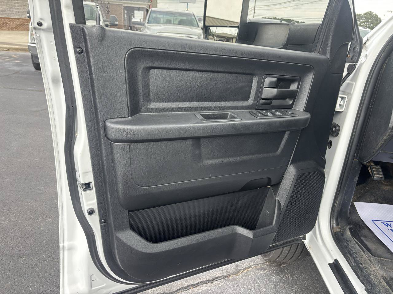 Used 2014 RAM 3500 Tradesman w/ Chrome Appearance Group AWD/4WD image 9