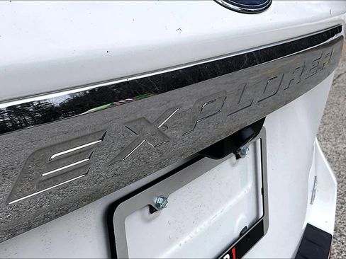 Certified 2023 Ford Explorer XLT w/ Equipment Group 202A AWD/4WD image 10