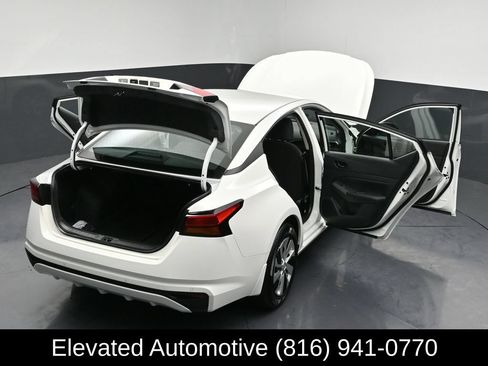 Used 2025 Nissan Altima 2.5 S FWD image 32
