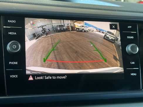 Used 2023 Volkswagen Taos SE w/ Panoramic Sunroof Package FWD image 19