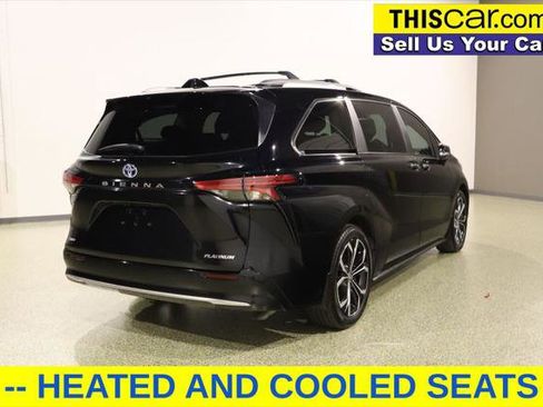 Used 2025 Toyota Sienna Platinum image 7