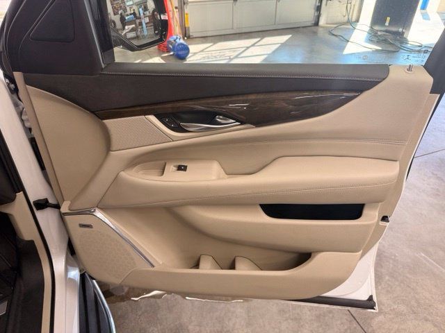Used 2018 Cadillac Escalade Luxury w/ LPO, Radiant Package AWD/4WD image 32