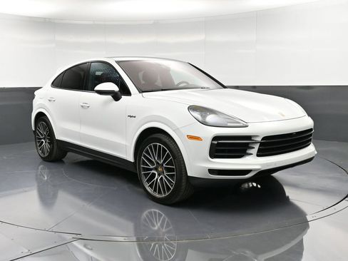 Certified 2022 Porsche Cayenne E-Hybrid Coupe image 10