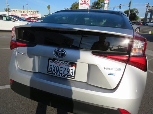 Used 2022 Toyota Prius L Eco image 12