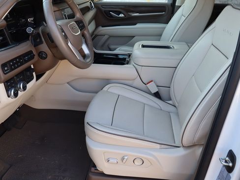 Used 2024 GMC Yukon XL Denali w/ Advanced Technology Package AWD/4WD image 17