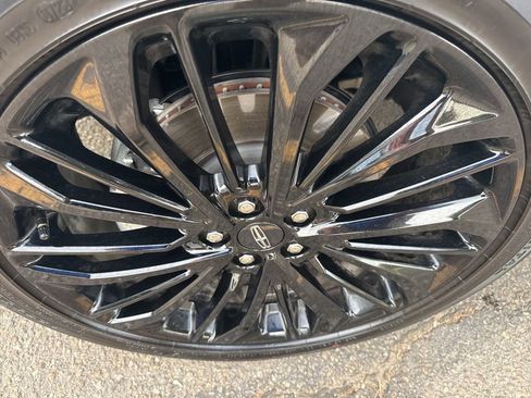 Used 2023 Lincoln Corsair Reserve w/ Equipment Group 202A image 2