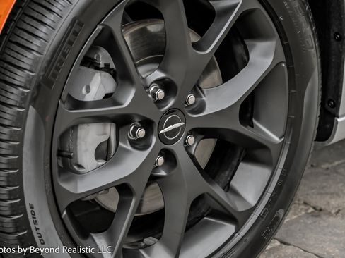 Used 2024 Chrysler Pacifica Limited w/ S Appearance Package image 13