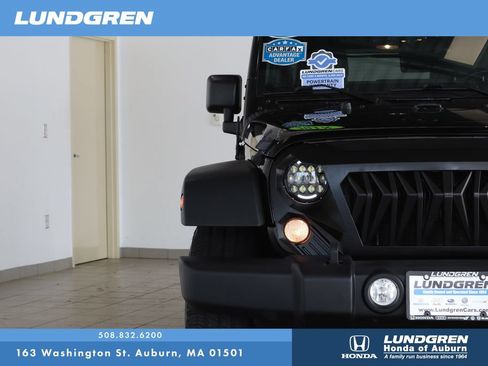 Used 2018 Jeep Wrangler Unlimited Sport S AWD/4WD image 25