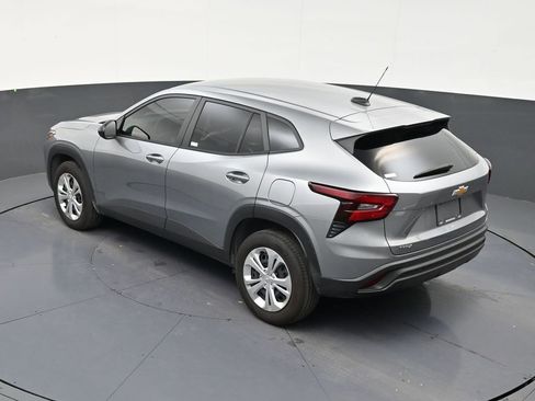 Used 2025 Chevrolet Trax LS FWD image 14