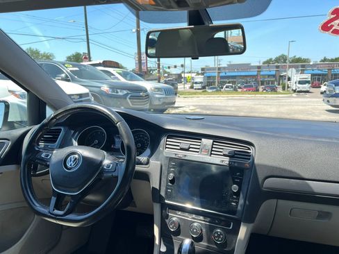 Used 2018 Volkswagen Golf SE FWD image 14