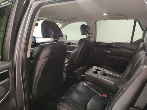 Used 2025 Honda Pilot EX-L image 11