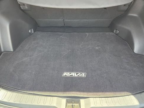 Used 2019 Toyota RAV4 XLE FWD image 32
