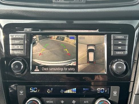 Used 2018 Nissan Rogue SV w/ Premium Package image 21