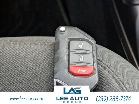 Used 2018 Jeep Wrangler Unlimited Sport S AWD/4WD image 25
