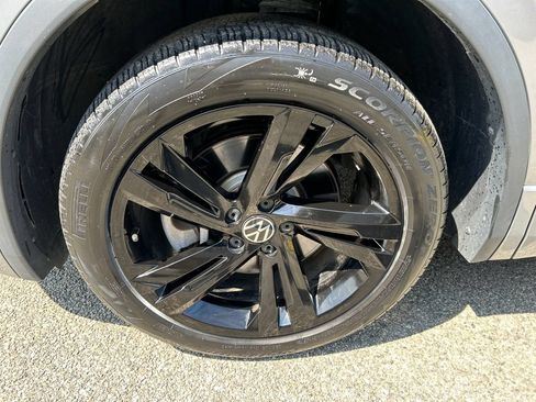 Used 2024 Volkswagen Tiguan SE R-Line AWD/4WD image 8