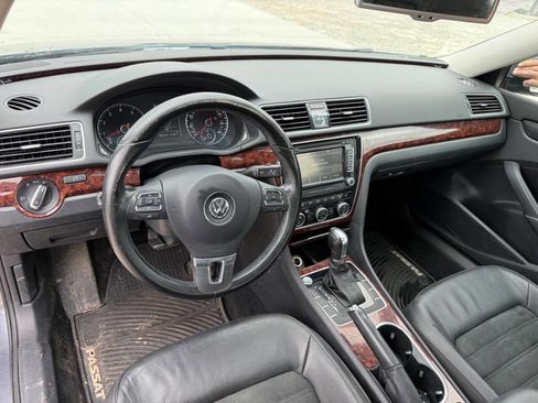 Used 2013 Volkswagen Passat 2.5 SEL Premium image 14