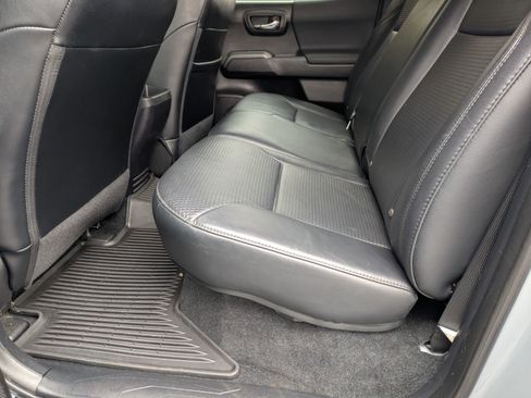 Used 2020 Toyota Tacoma TRD Off-Road image 29