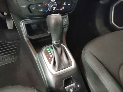 Used 2018 Jeep Renegade Latitude image 14