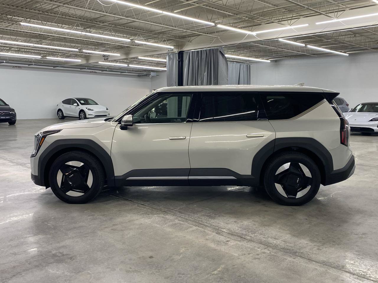 Used 2026 Kia EV9 Light RWD image 12