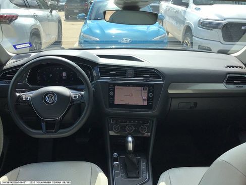 Used 2020 Volkswagen Tiguan SEL FWD image 12