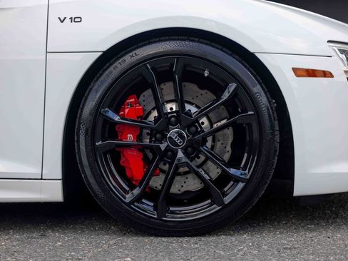 Used 2018 Audi R8 V10 RWD image 34