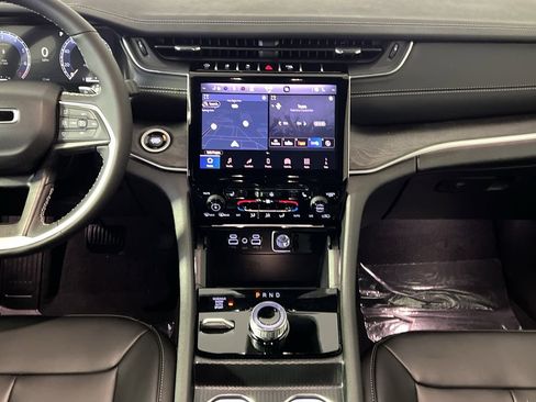 New 2025 Jeep Grand Cherokee Limited image 26