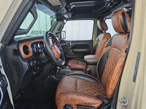 Used 2023 Jeep Gladiator Sport image 10