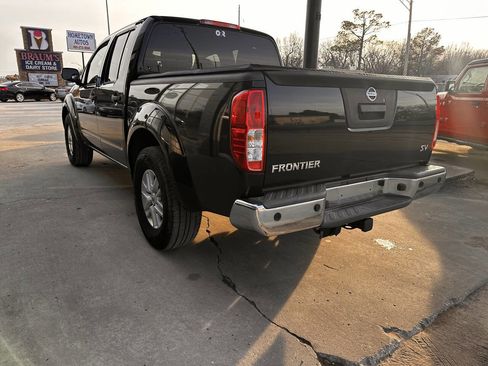 Used 2014 Nissan Frontier SV w/ SV Value Truck Package image 5